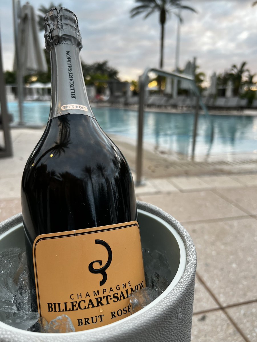 StackSignls's tweet image. I may not be generating endless platitudes like the rest of Fintwit but I can damn well keep up in the &quot;Finer Things&quot; department.

Pulled this from the cellar to enjoy poolside at the RC Grand Lakes and negotiated with the kid working to &quot;just keep it between us&quot;.  Chin-chin. 🥂