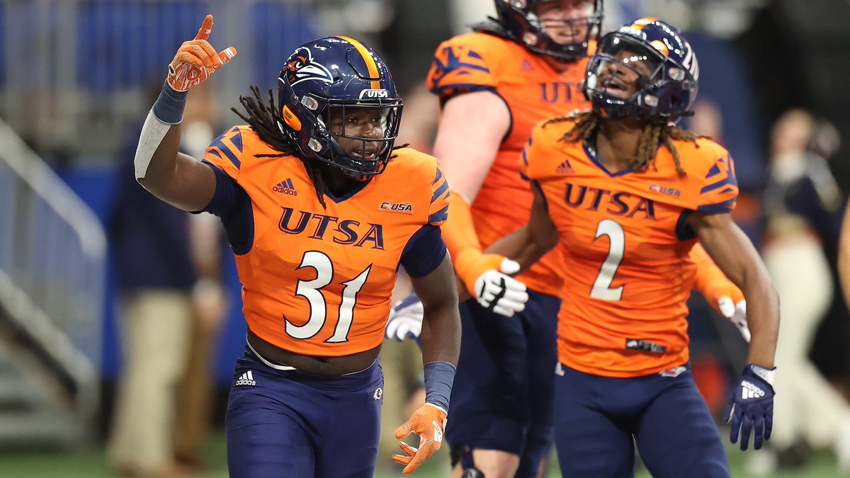 Week 10 Performance RB Kevorian Barnes - UTSA • 129 Rushing yards 2 TDs • 8.1 yards per carry