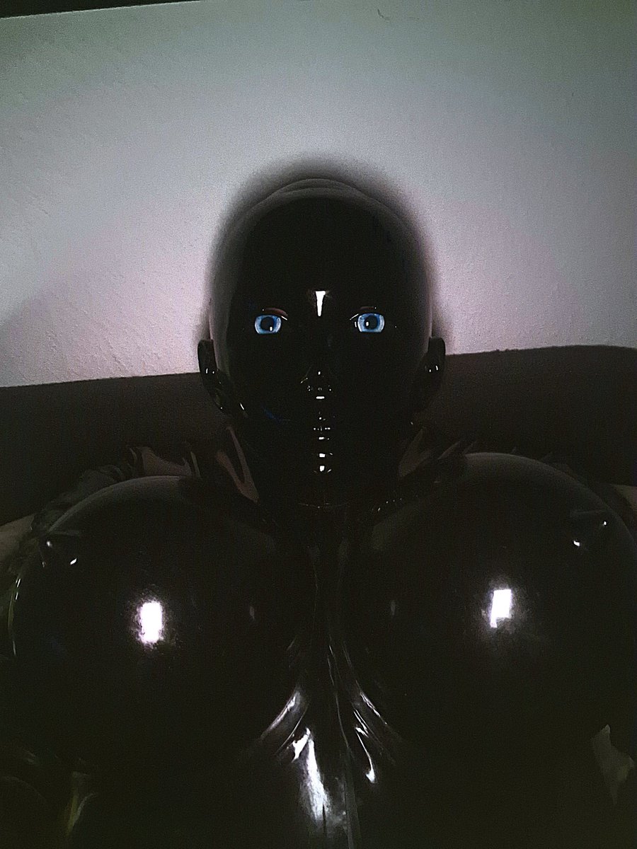 Dressed up as a Latexdoll #latex #rubber #latexdoll #rubberdoll #latexcatsuit #molis #neogan #furgiedark