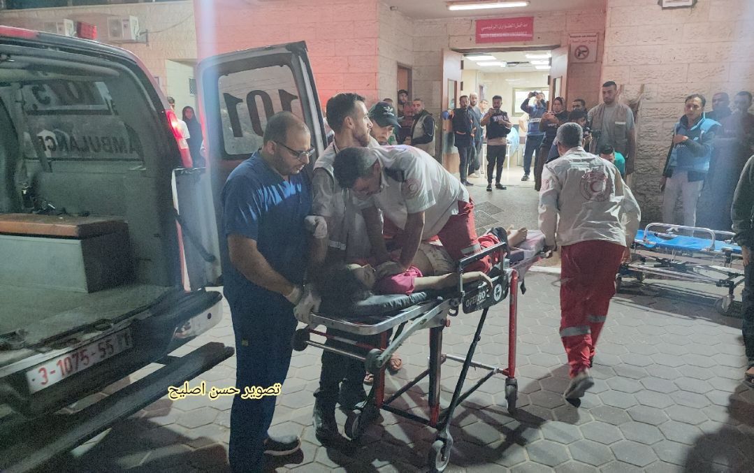 #BREAKING| #Israeli jets bombarded houses in Al Maghazi refugee camp in central #Gaza, killing at least 33 civilians, most of whom are children and women who were sleeping.