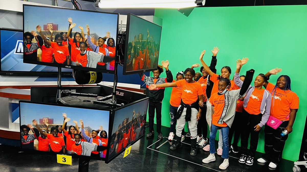 🗣️FUTURE JOURNALISTS: I had a fun morning giving an exclusive behind the scenes tour of KBTX to the young men and women from “Mrs Rose’s Babies.” THANK YOU ALL FOR COMING ❤️