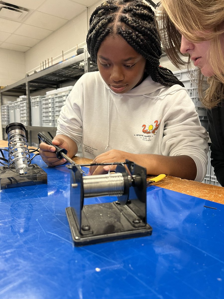 JenJT33's tweet image. UCF/NASA MUREP Ss worked on building impedance tubes in today's session. This is just one of the steps needed to prepare for the Capstone Project "Mitigating Noise from Jet Engines." I love how invested they are, and so intensely engaged! @JustinUrso @LivengoodDC @MCPS_choice