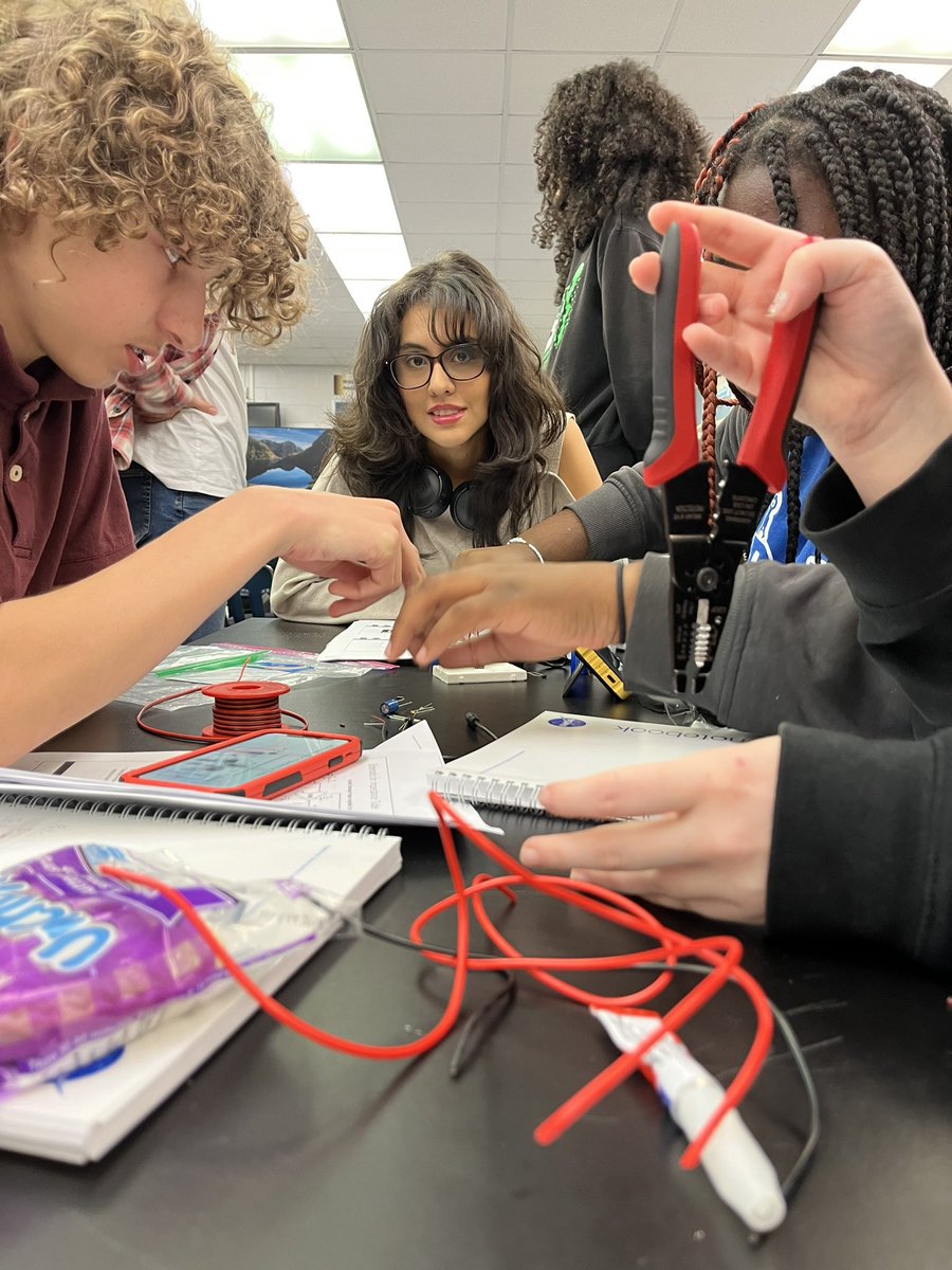 JenJT33's tweet image. UCF/NASA MUREP Ss worked on building impedance tubes in today's session. This is just one of the steps needed to prepare for the Capstone Project "Mitigating Noise from Jet Engines." I love how invested they are, and so intensely engaged! @JustinUrso @LivengoodDC @MCPS_choice