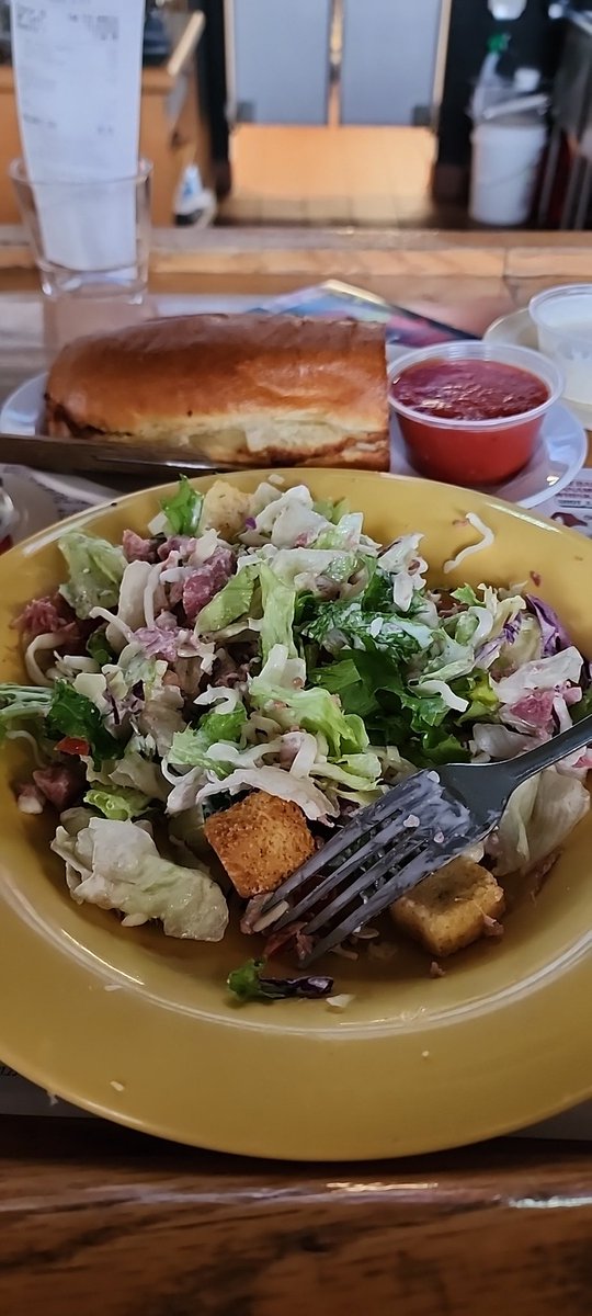 ThingsThatSmile's tweet photo. Of I order a #salad and a side of #garlictoast ; Is that just like a #sandwich (in pieces)? https://t.co/ejvqt5NhrX