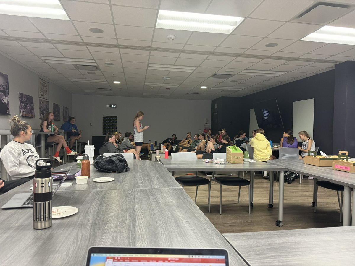 Rolling Meadows Girls Basketball tweet media