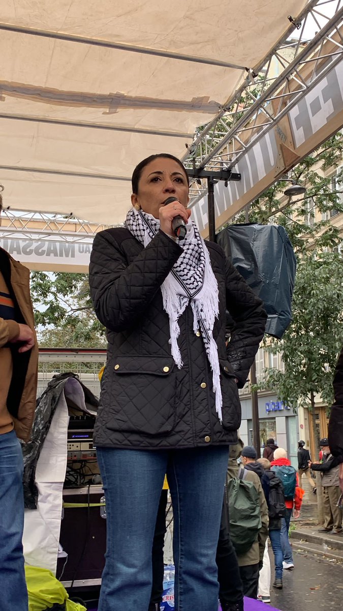 HalaAbouHassira's tweet photo. « #Gaza Paris est avec toi »
Merci au peuple français réuni aujourd’hui pour la Palestine et pour demander le #Cessezlefeu et la fin des massacres. 
#gazagenocide2023 
#Paris https://t.co/soEcmXCrAe