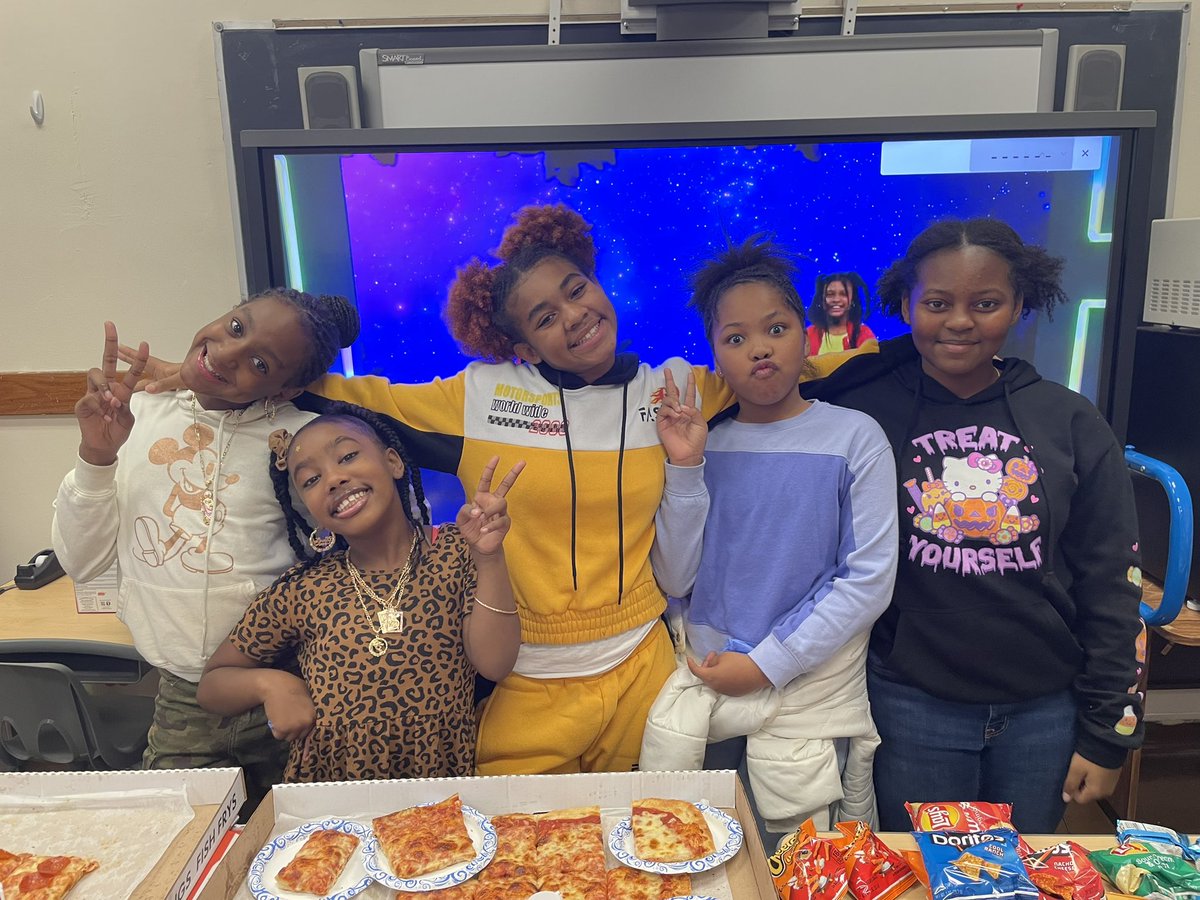 Celebrating student achievement, collaboration, community, and love. 
#townson39 #ONERCSD