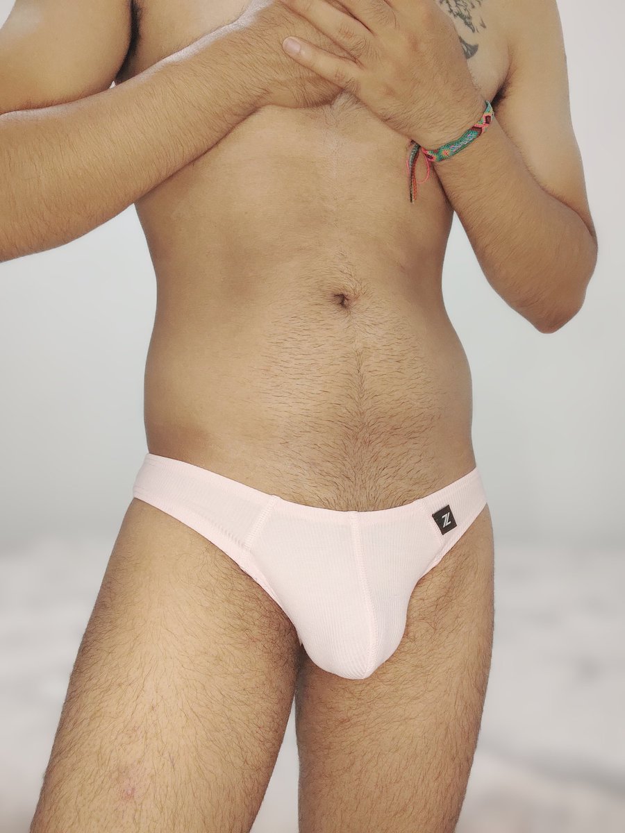 Adoro el rosa; es muy poderoso. Te hace sentir dulce y sexy, también si eres hombre.
@store_strong 

#Sexy #Pink #Underwear #photography #Body