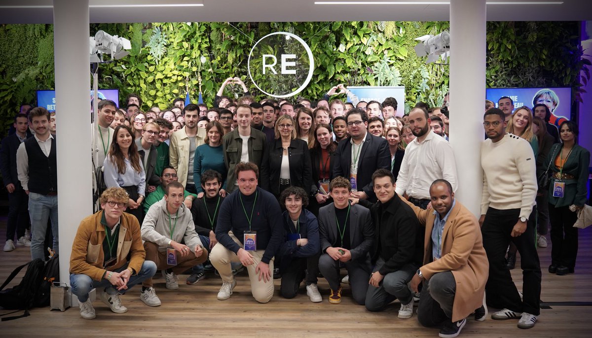 Le dialogue est de loin le meilleur outil pour construire l’avenir.

Merci aux <a href="/jeunesmacron/">Les Jeunes avec Macron</a> pour vos idées et votre soutien ! Ces échanges sont précieux, ils nous permettront de continuer à améliorer ensemble la vie des étudiants.