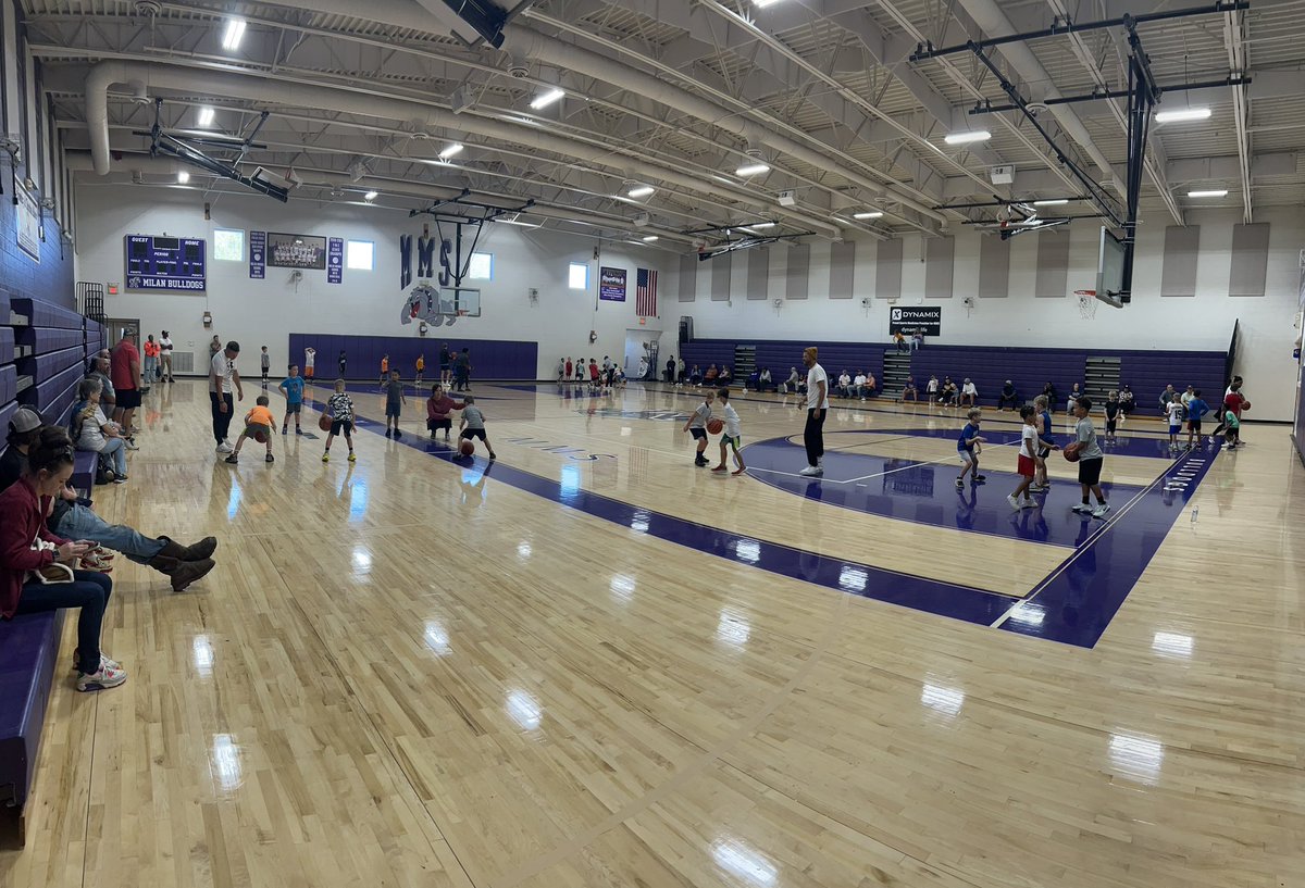 MooreD731's tweet photo. STARTS NOW…  @Coach_JJames @coachblake_ @coachjcarter_  #TheStandard  #TheLab #MYBL https://t.co/1EKeKlO1Ma