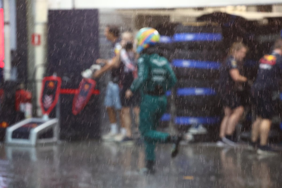 Los rumores de <a href="/F1/">Formula 1</a> si afectan a <a href="/alo_oficial/">Fernando Alonso</a> o <a href="/Max33Verstappen/">Max Verstappen</a> y <a href="/SChecoPerez/">Sergio Pérez</a> traspasan fronteras.Hoy Bernie haría crecer el rumor hasta hacerlo realidad.Agitar ahora el avispero sería lo mejor para mantener la emoción en 2024.Pronto examinaremos las posibilidades reales