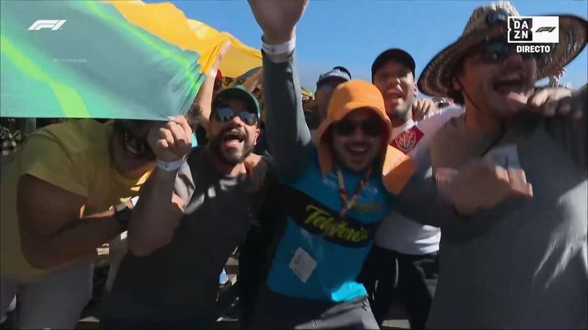 Y este padre con la camiseta de Renault (el bueno)