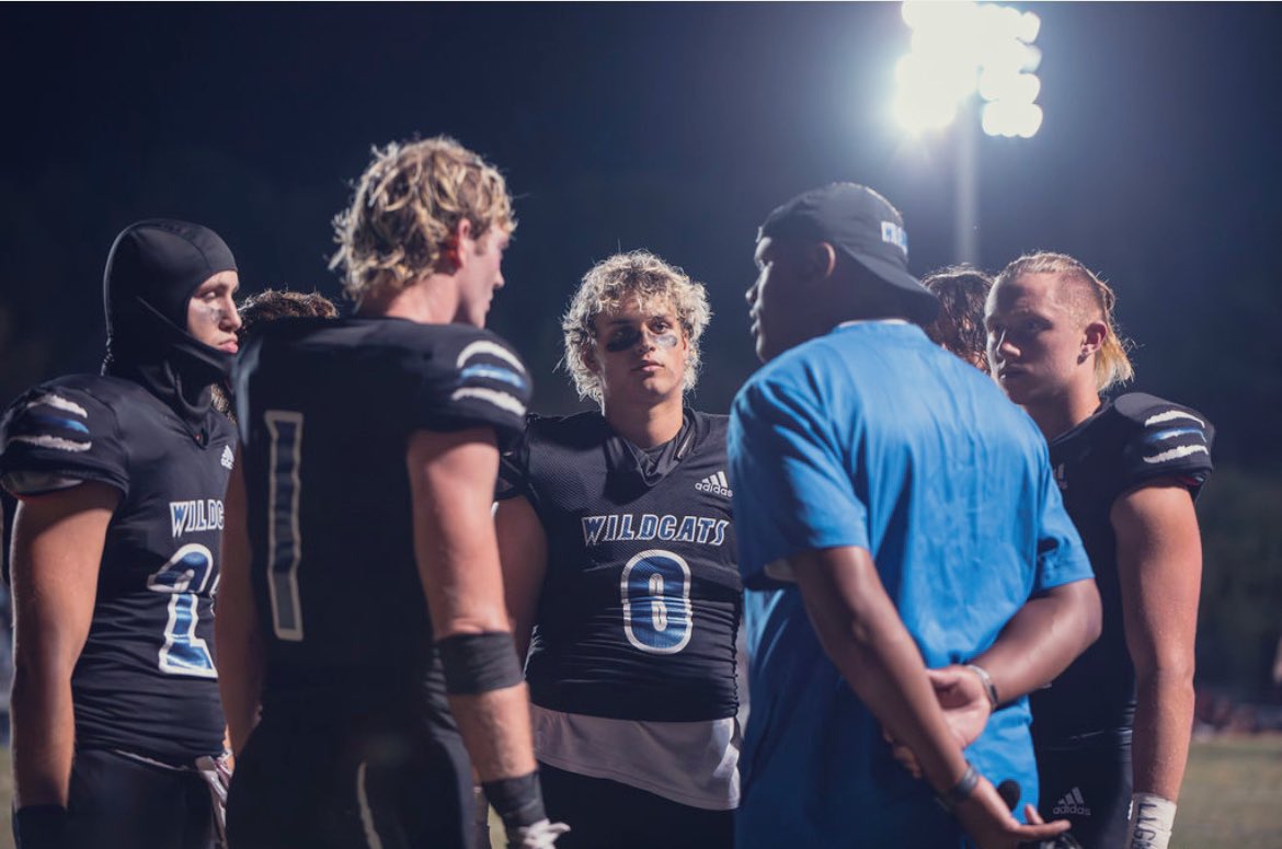 Thank you @LNHS_Athletics and <a href="/CoachOliphant32/">Jonathan Oliphant</a> for such an amazing freshman season. I wouldn’t trade this season for anything. year 1 in the books. #82out 
<a href="/Tate_smith18/">Tate smith</a> <a href="/JChambersLKN/">CoachChambers</a> <a href="/CoachBuck_1/">Timothy Buck</a> <a href="/CoachLasker75/">Spencer Lasker</a> <a href="/FB_CoachFitz/">Sean Fitzgerald</a> <a href="/henry_frazier_/">Henry Orr</a> <a href="/ChuilliAndrew/">Andrew “CHEWY” Chuilli</a>