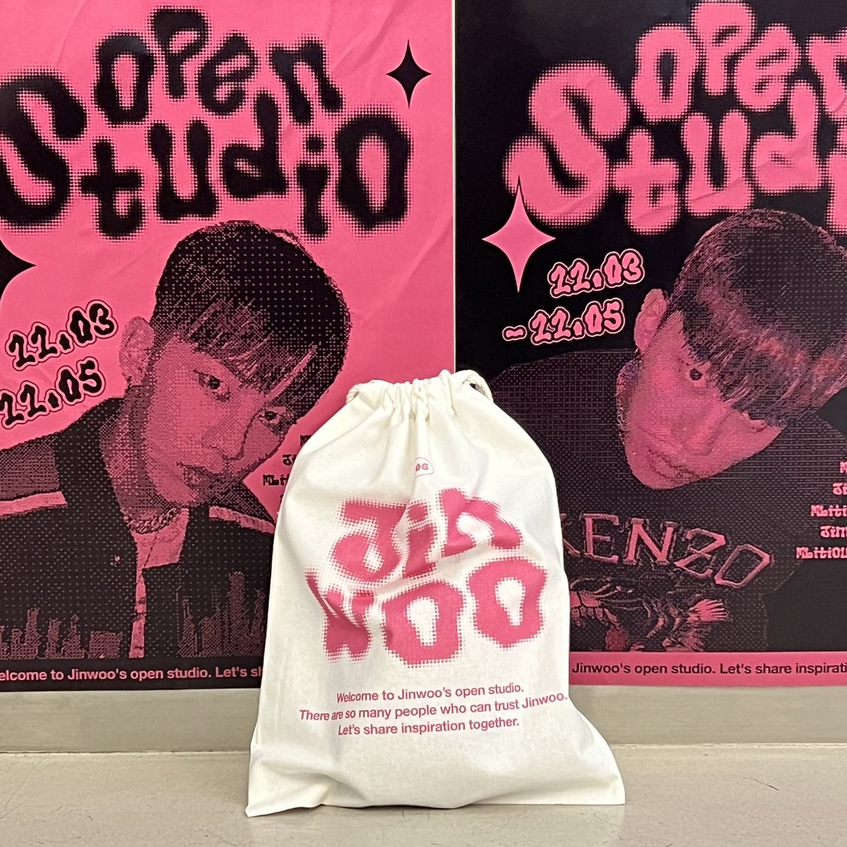 2023JINWOODAY's tweet photo. 📢 
𝐽𝐼𝑁𝑊𝑂𝑂'𝑆 𝑂𝑃𝐸𝑁𝑆𝑇𝑈𝐷𝐼𝑂 𝐷𝐴𝑌 3
진우의 생일 당일입니다!
방문하셔서 진우의 생일을 함께 축하해주세요 ෆ⃛

마지막 선착특전
스트링파우치를 공개합니다 ✨ https://t.co/A2UCePaFNe