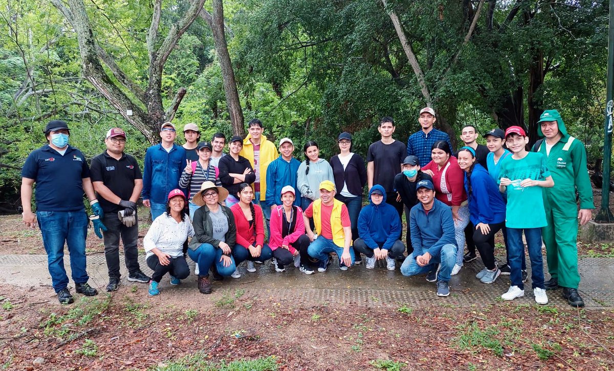 ProsperidadCol's tweet photo. Seguimos acompañando a los #JóvenesEnAcción en las actividades de voluntariado en varias regiones. Hoy estamos en Caquetá y Huila, en donde realizan limpieza de fuentes hídricas y sembratón de especies nativas. 
Nuestros jóvenes, sujetos activos del cambio que vive Colombia. https://t.co/QZitmtfLrm