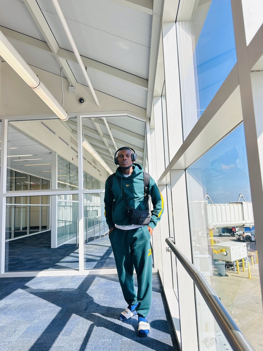 TebongAmbe's tweet photo. ✈️ LAX https://t.co/mlcP6IDJKm