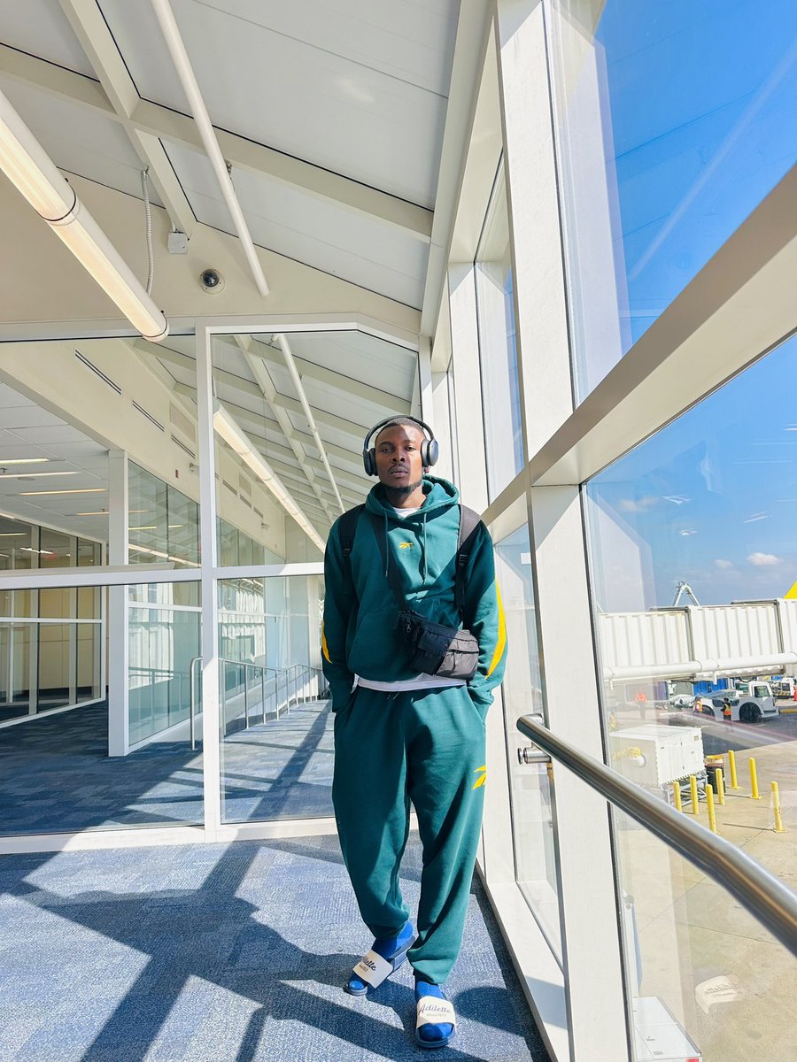 TebongAmbe's tweet photo. ✈️ LAX https://t.co/mlcP6IDJKm