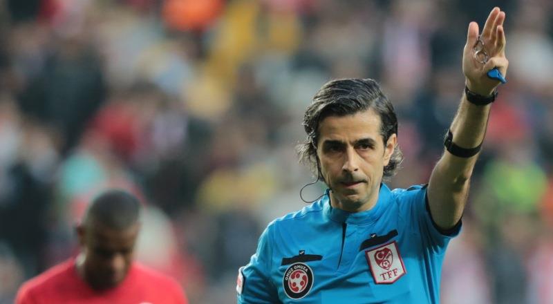 Haluk Yürekli: "Onuachu'nun golünü, formayı çekti diye iptal eden VAR'daki Galatasaray düşmanı Mete Kalkavan, Tadic'in forma çekmesine rağmen penaltıyı verdi!

Allah büyük. Ayağınıza dolanır böyle."
