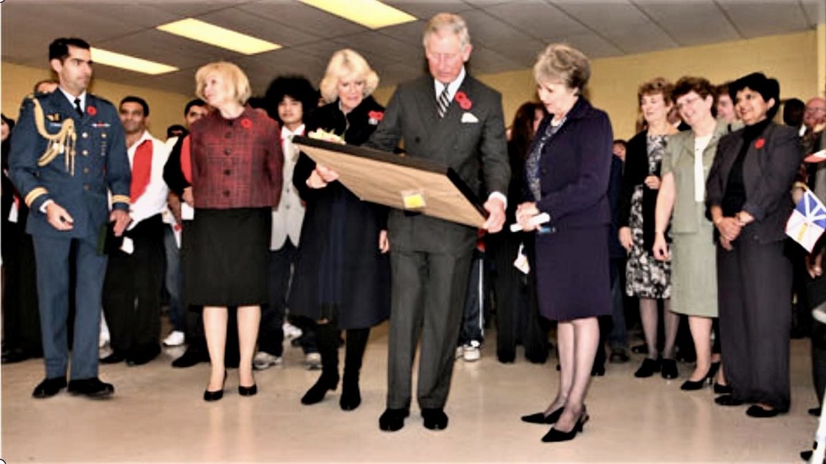 4 Nov 2009, St John’s, NL: Prince Charles (King of Canada today) & Camilla, Duchess of Cornwall (now Queen Camilla), visited the Association for New Canadians. Charles gave Bridget Foster a certificate for her 30 years of service.
#canadiancrown #cdnpoli #cdnhist @ANC_of_NL