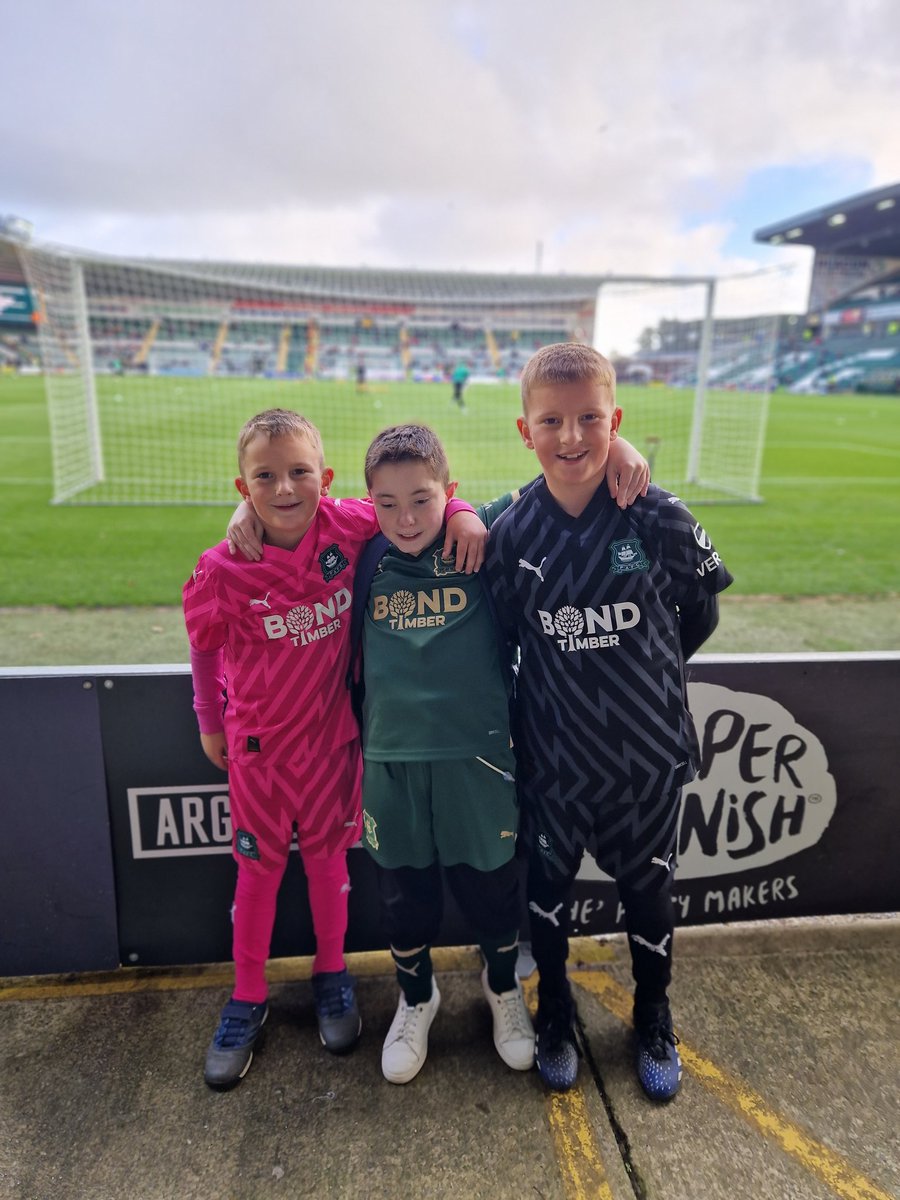 Back where we belong⚽️⚽️⚽️⚽️
So good to get back.
Thank you all for making Joe's day. That smile says it all 💚💚💚💚

#thatsmile #coyg #hiddendisability #hiddenillness #pafc #plymouthargyle #argyle #loveourfootball #footballisfamily