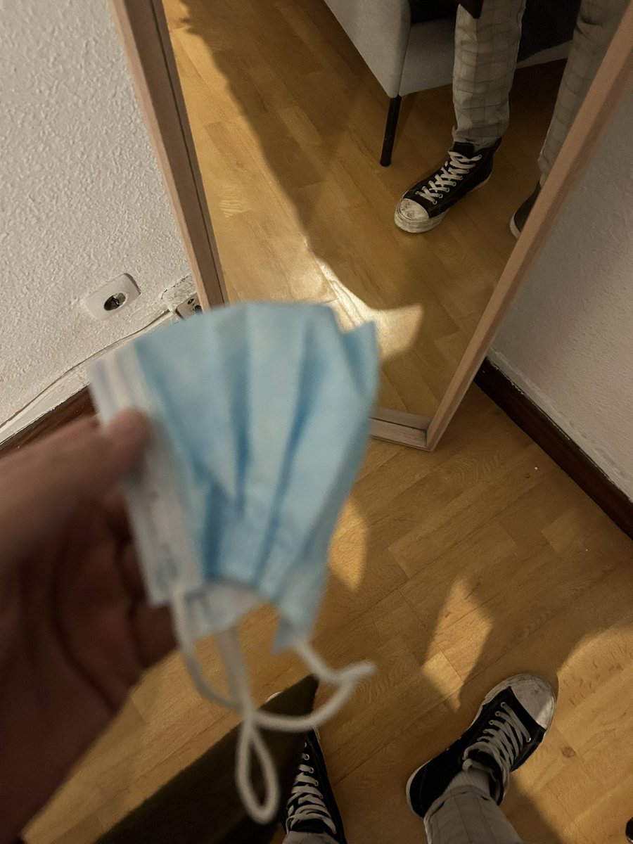 jesdemico's tweet photo. ¿No os pasa que cada vez que cogéis un abrigo o chaqueta estos días os encontráis con esto? https://t.co/BjxpC2nI6x