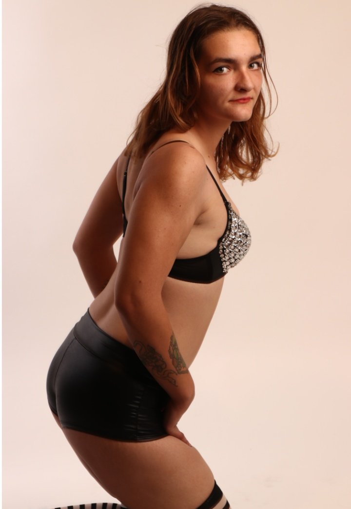 XxIvyxX_'s tweet photo. Who's paying for lunch?? 
$30 for 15 nudes of your choice!
$zebee22 send a dm of a screenshot of your payment!! 
#nsfwtwt #bdsmِ #sellingcontent #buying_content #lewd #bdsmِ $endit https://t.co/TVJavLYrL9