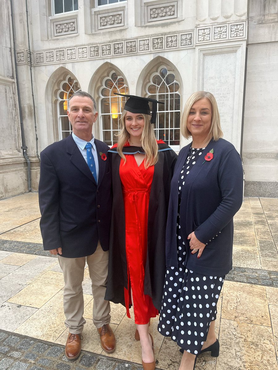 👩🏼‍🎓🎓 Guildhall School of Music and Drama, over and out 🫡 A massive thank you to my Mum and Dad (@AllyP1967) for all your support ❤️ #Gradation #guildhall #soprano