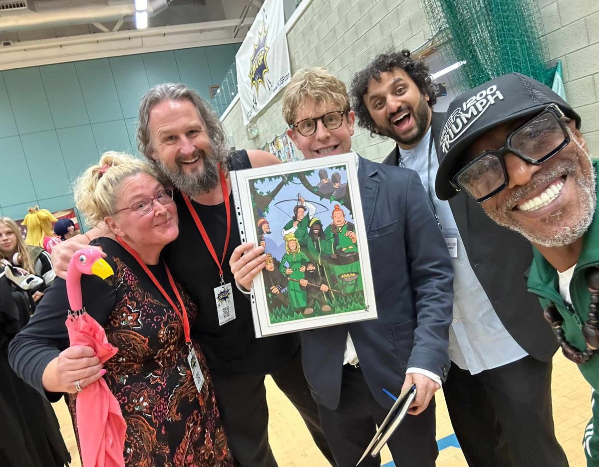Sharing the love for #MaidMarianAndHerMerryMen with #JoshWiddicombe, @MrNishKumar, @EvaChic4Eva and Barrington himself @DannyJohnJules, at @ukcgfevents #Plymouth #ComicCon.