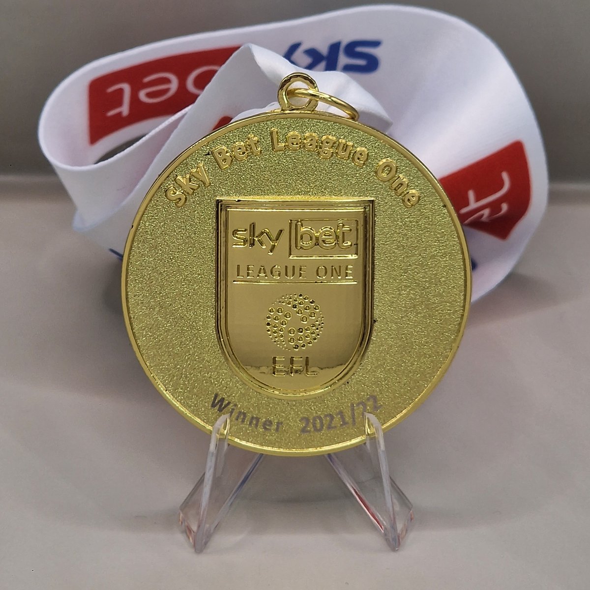🏅GIVEAWAY🏅 Wigan's FA Cup and League One Medals🤩 For a chance to win both these medals all you have to do is Like, Retweet and Follow this post Draw - 06/11/2023 @ 18:00 Medals are available for purchase in link below - get 10% Off with code 10OFF themedalman.com/category/wigan…