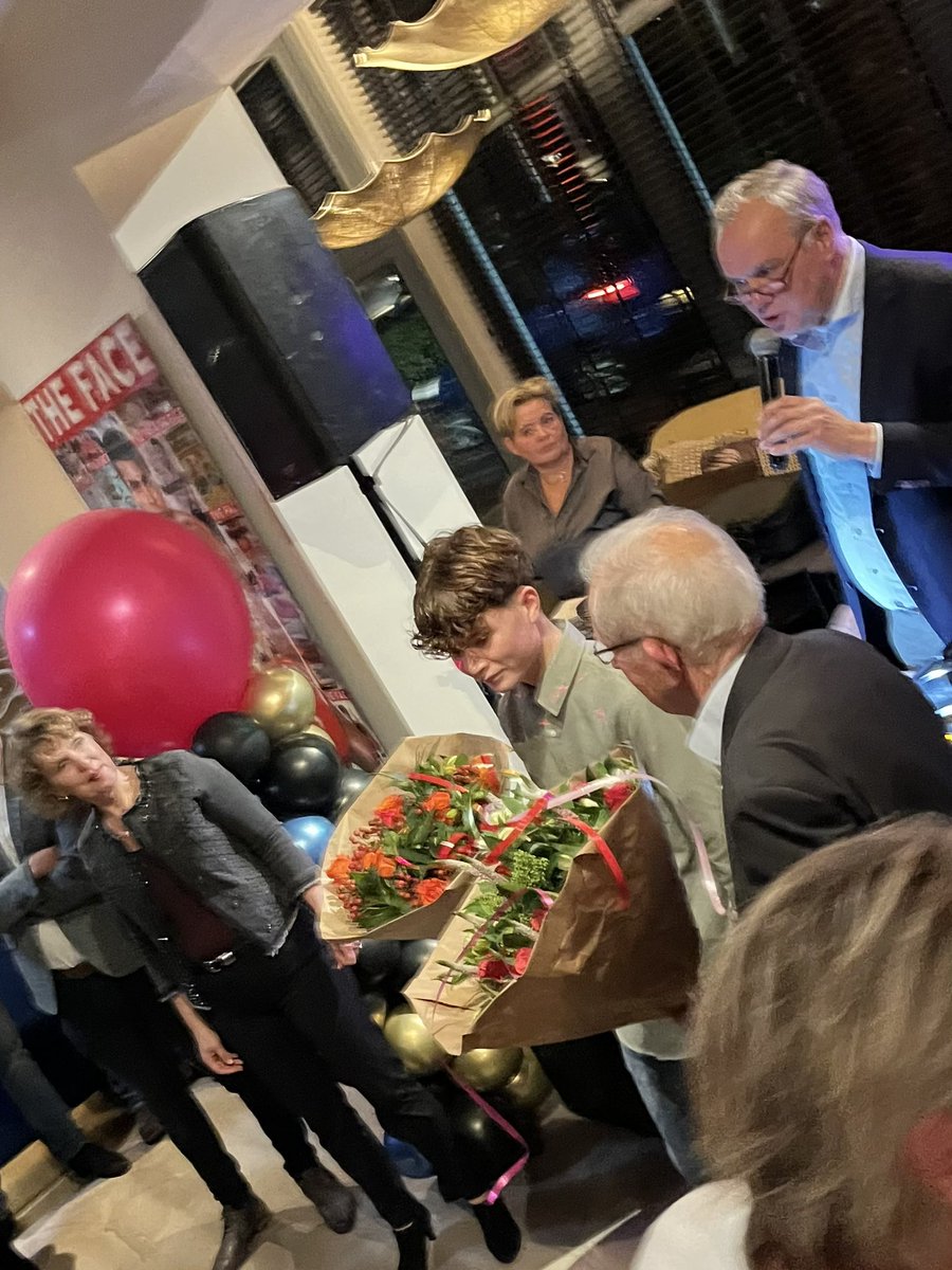 OVStVecht's tweet image. Het jongste (15) en het oudste (85+) lid worden in het zonnetje gezet #50jaarOVSV