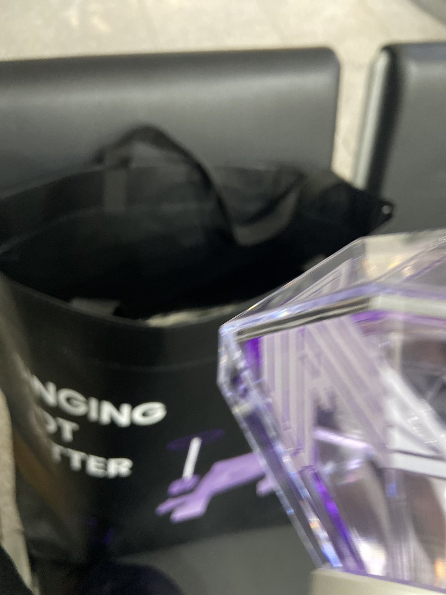 BergenCounty_NJ's tweet photo. 찍어준 엄마 아들 압도적 감사... 
영롱한 에봉이랑 다른 굿즈들 배달도 미리 감사
온가족 에일리언 가보자고 https://t.co/n9z9xNboui