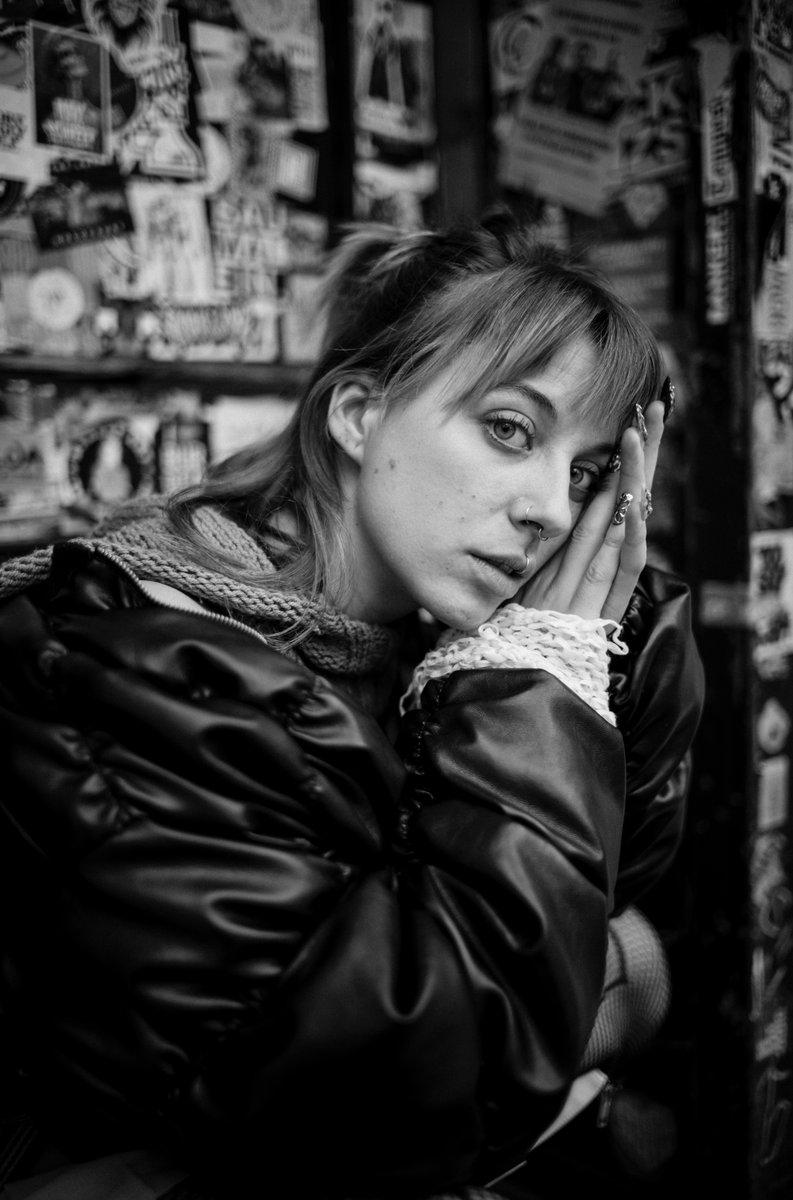 mataphoto's tweet photo. one step closer, and you could smell her on the picture... #Berlin #look #street #ThankYouBerlin #OstX #Ostkreuz #Leica #LeicaM #LeicaMmono #Leicalook #Leicalicious #Bokehlicious #blackandwhitephoto #blackandwhitephotography @keterakete69 https://t.co/yRADclCyn2