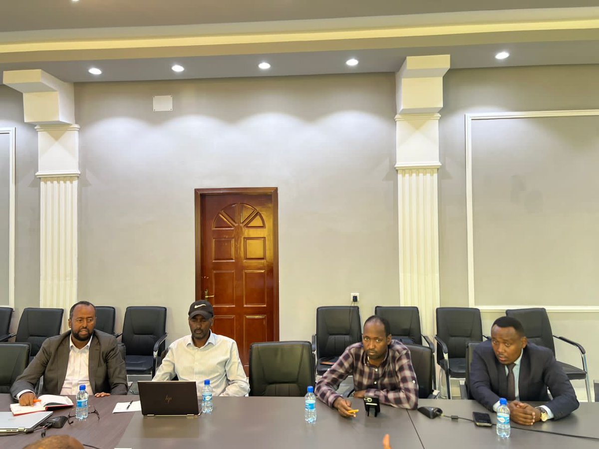 nasirarush's tweet photo. #Baidoa

#SWS President @Laftagareen appointed State level #ElNino Response Committee held its first meeting today.

We discussed the impact of ongoing ElNino rains, including evacuating affected people and mitigating the impact of the flash floods following heavy rains in Districts such as #Baidoa, #Burhakaba, #Hudur, #Berdale, #Wanlaweyn, and #Janaale, that destroyed livelihoods, infrastructure, homes, and caused displacements.

So far #Baidoa district is the most affected whereby 10 lives were tragically lost, and over 402,000 people (236, 928 IDPs and 165,341 host communities) affected. 

We're further concerned about the destroyed Baidoa-Mogadishu main supply route that could cause inflation of consumer goods and consequently food shortage.

We urge the humanitarian agencies to upscale #ElNino  #Emergency #Response to assist the affected people.