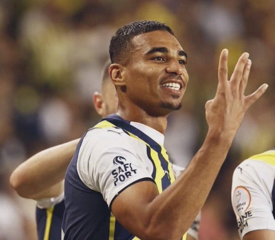 GlarungYedek's tweet photo. Fenerbahçe’nin çimentosu, kalbi, her şeyi bu adamlar. Allah bu taraftara bir daha sakatlık haberinizi göstertmesin. https://t.co/QnE3Hkp0B6