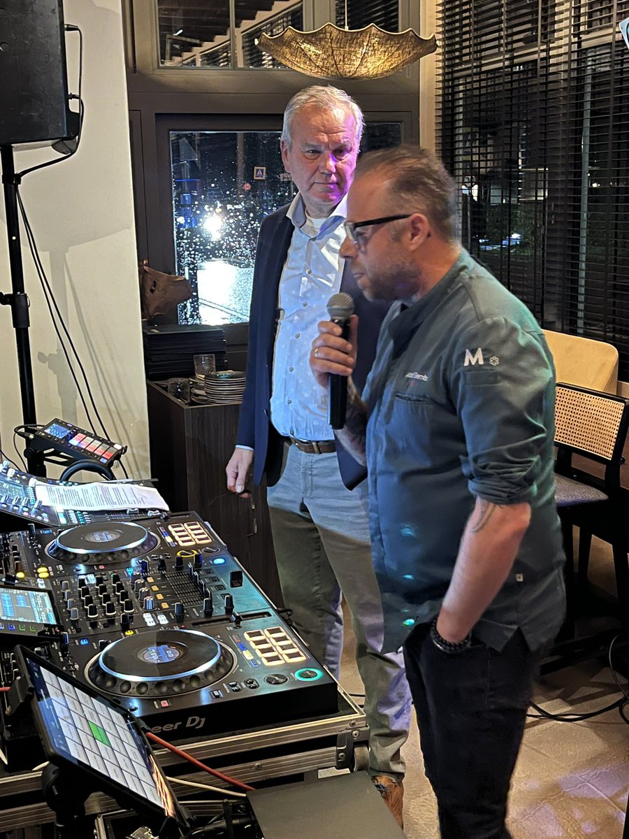 OVStVecht's tweet image. Chef-kok en eigenaar André Gerrits van ‘t Amsterdammertje heet ons welkom #50jaarOVSV