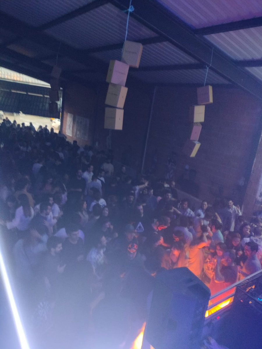 Que sí, que la gente joven no bebe vino. Simplemente: San Tirito.