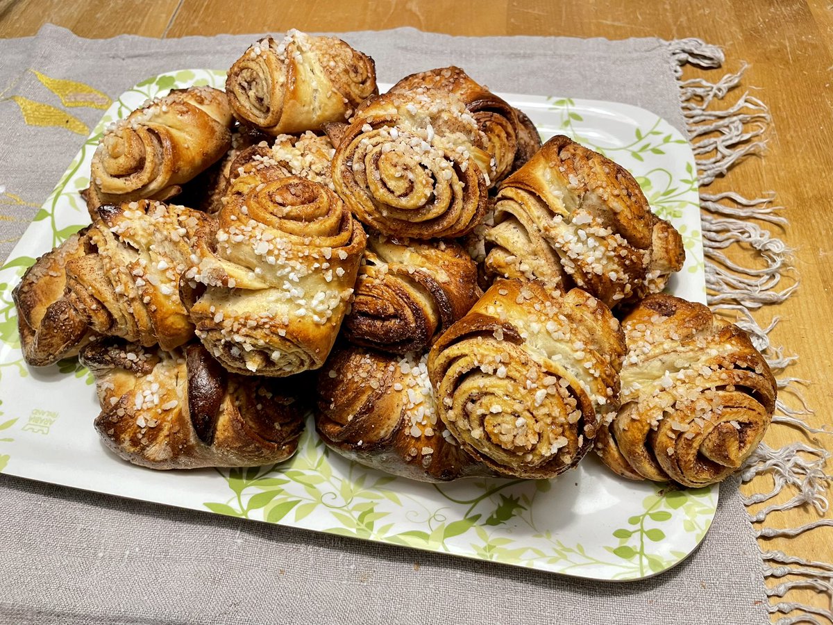 Tytär pyöräytti muutamat korvapuustit iltapalaksi!
❤️❤️❤️🤗🥰
Korvapuusti on leivonnaisten kuningas!
#korvapuusti #leipominen