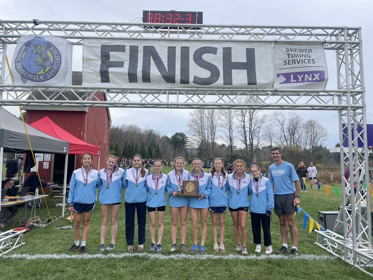 State Champs! Led by individual winner Cary Drake, York puts 3 in the top 10 (Molly Kenealy 7th, Madelyn Hutchins 9th) with Karianna Hultstrom & Madelyn Herman nailing down the win #Back2Back @YHSWildcats @YHSBoosters @MaineTrackXC