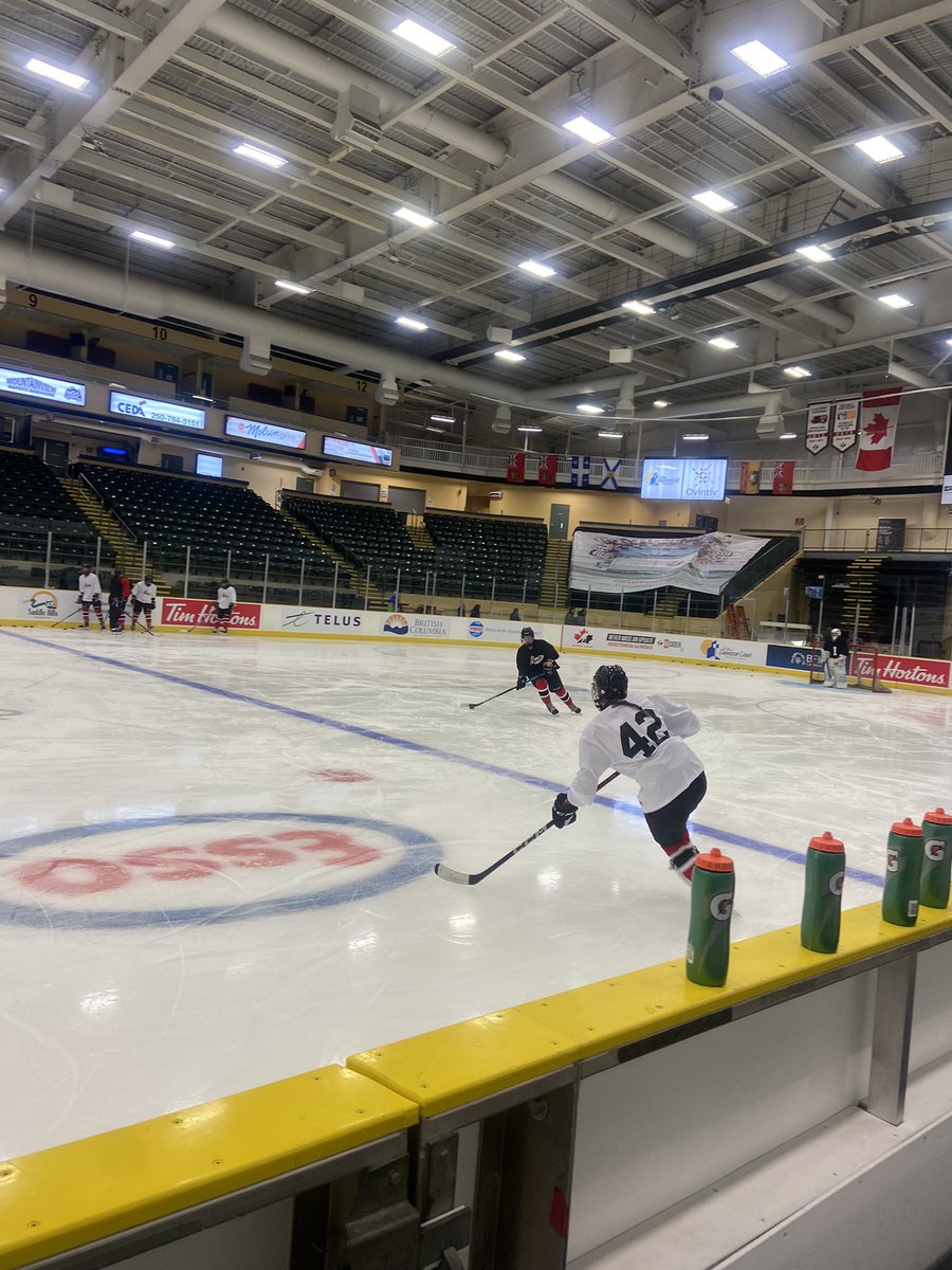 TeamAtlanticU18's tweet photo. After a long travel day yesterday, we have arrived at the Ovinitv Events Centre in Dawson Creek, BC 🔴⚫️⚪️

Picture day ➡️ first team practice

#U18Nationals #AboveTheLine #AtlanticPride https://t.co/qcdK0OUzjN