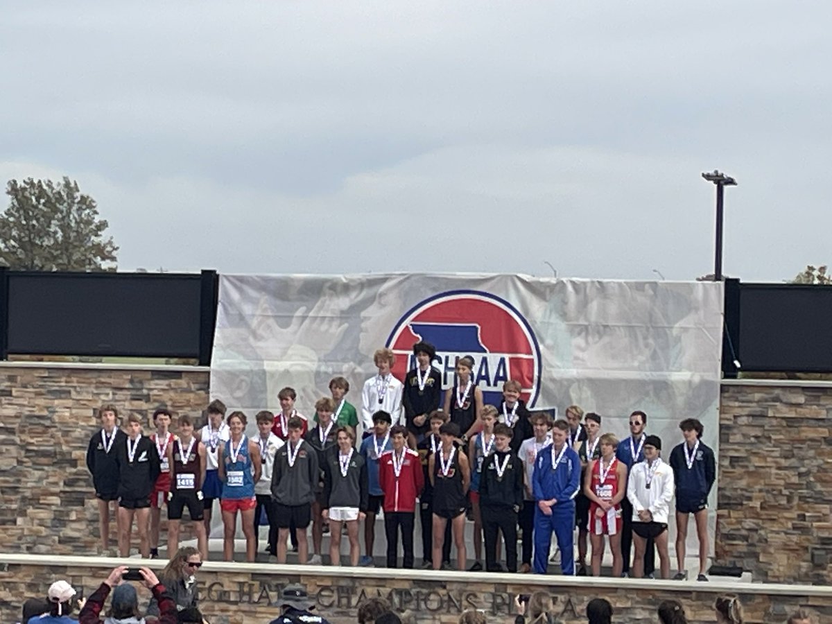 BrettGoodwin20's tweet photo. Congrats to our @BentonHigh73312 XC team finished 11th as team!

Kruz Bigham 27th
Elliott McCoy 49th
Connor Jones Taylor 60th
Tabor Bigham 101st 
Syrus Wahlert 142nd

Good job boys bright future!

@bentoncardinals @BHSSportsMarke3 @SJNPSports @KQ2SPORTS https://t.co/SbMh1DYVa3