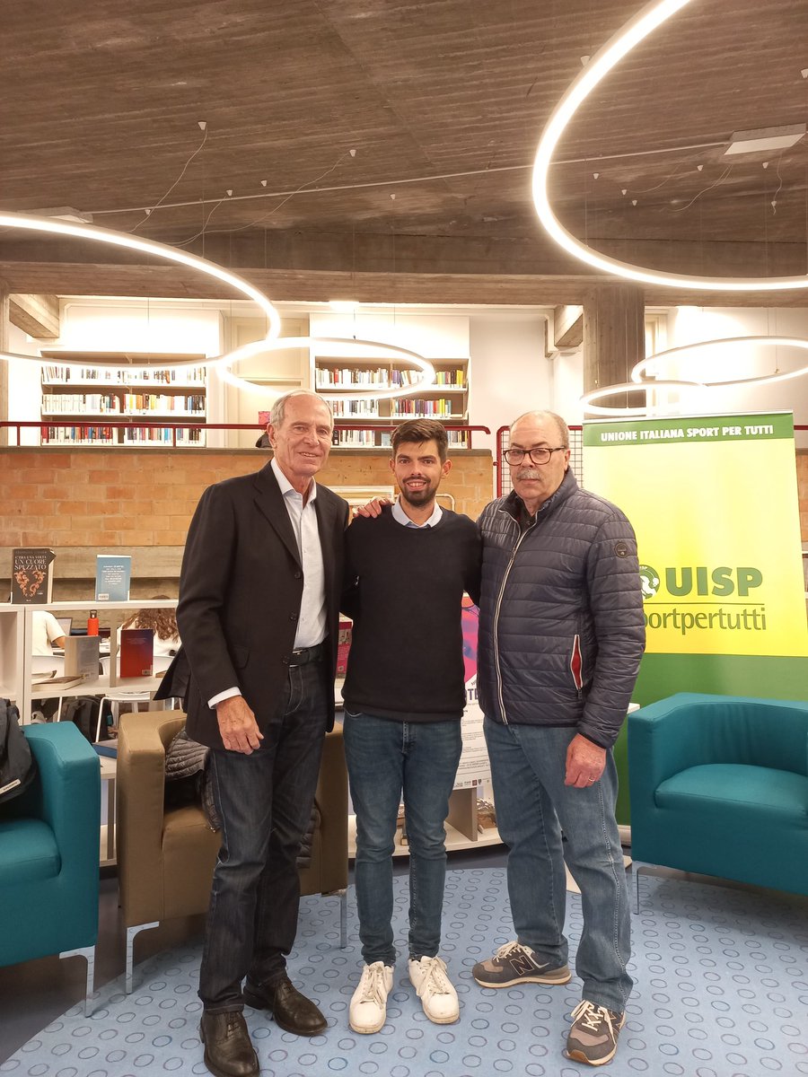 comunevenezia's tweet photo. 📚Alla Biblioteca Carpenedo Bussola è stato presentato il libro "In presa alta. Le parate di una vita di un portiere gentiluomo d'altri tempi" con Ivano Bordon e Jacopo Dalla Palma. 

📍Presente il Consigliere comunale @MatteoSenno. 

📖L’evento è parte del programma “Sport in Biblioteca di Carpenedo Bissuola” dedicato alla scoperta di grandi atleti che hanno fatto la storia dello sport.