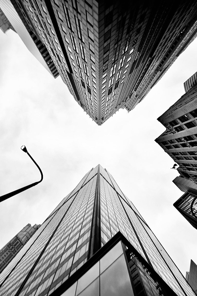 Chicago
#ChicagoIL #Streetphotography #monochrome #bnwphotography #blackandwhitephoto #architecturephotography