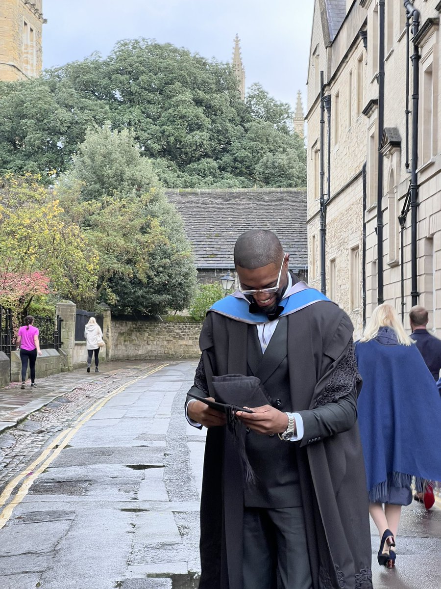 sageofox's tweet photo. Oxford MSc in Law and Finance (Distinction) in the bag 💼 

God did, again.
 
#Graduationweekend #OxfordMLF https://t.co/OSDfr4HTcg