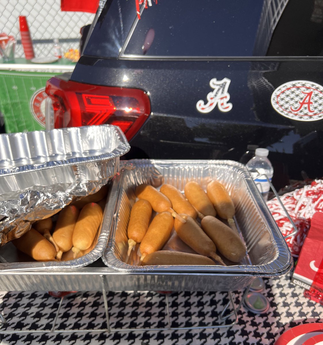 jkittkat's tweet photo. “CORN DOGS! WE GOT YOUR CORN DOGS HERE!”
#TidalTowelUp🙌🏻
#TwitterTailgaters🚘🐘🎉🏈
#𝓡𝓸𝓵𝓵𝓙𝓪𝓵𝓮𝓷𝓡𝓸𝓵𝓵💪🏻🏈
#STOMPtheCorndogs
#BeatTheTigers🐯
#LSWho❓
#RevengeGame
#OurHouse🏟️
#RoadTo19🛣️🏈
#NotDoneYet…
#RollTide🅰️🐘🌊🏈 https://t.co/5wY0BNeF67