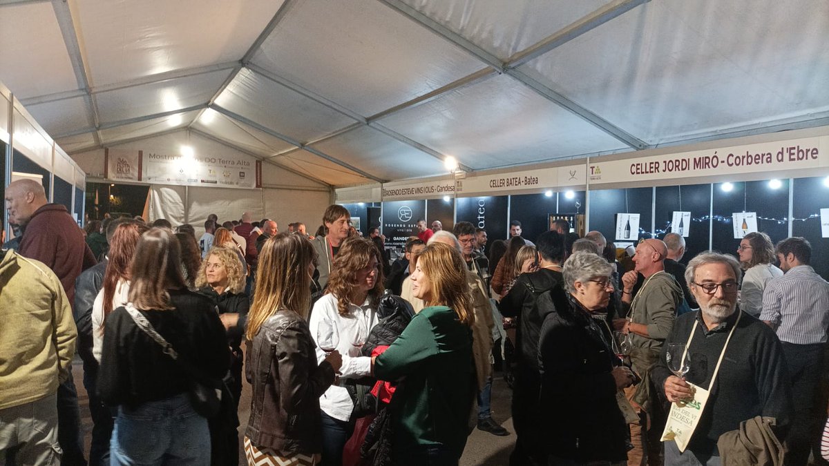 🍷🍇 Tarda de showcooking i mostra de vins a la #FestadelVi. Recorda, t'hi esperem fins demà diumenge al migdia!

Consulta el programa aquí: festadelvi.cat/programa-36-ed…