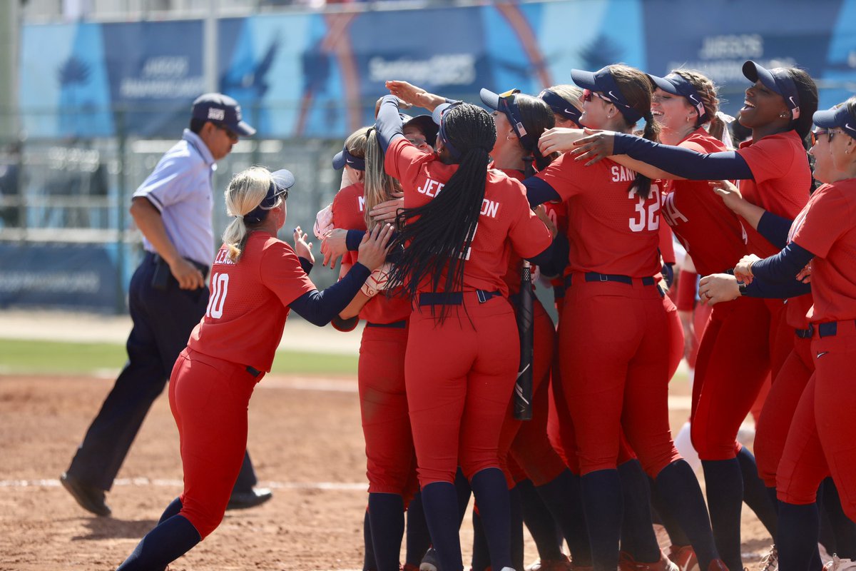 A #TeamUSA 𝙂𝙊𝙇𝘿 𝙈𝙀𝘿𝘼𝙇 𝙒𝙄𝙉 ‼️🥇 Aguilar comes up clutch in the bottom of the 6th to seal the run-rule W over Puerto Rico 👏 FINAL SCORE ⤵️ 🇺🇸 7 🇵🇷 0