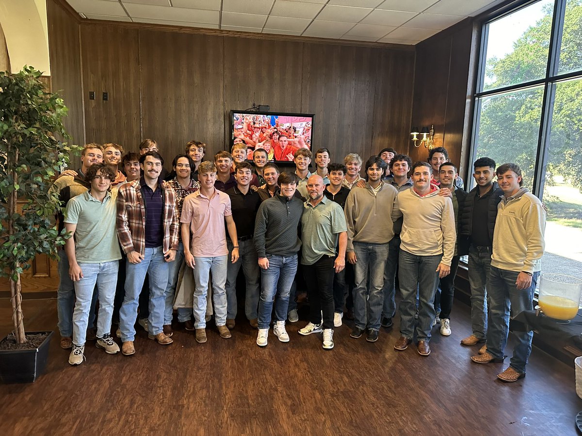 Team breakfast this morning with former Dragon and current <a href="/Cardinals/">St. Louis Cardinals</a> 1B coach <a href="/stubbyclapp/">Stubby Clapp</a>! Honored to have him back in PTX this weekend to accept the Distinguished Alumni Award! 

#PJCbaseball #BuiltDifferent #MLBDrags