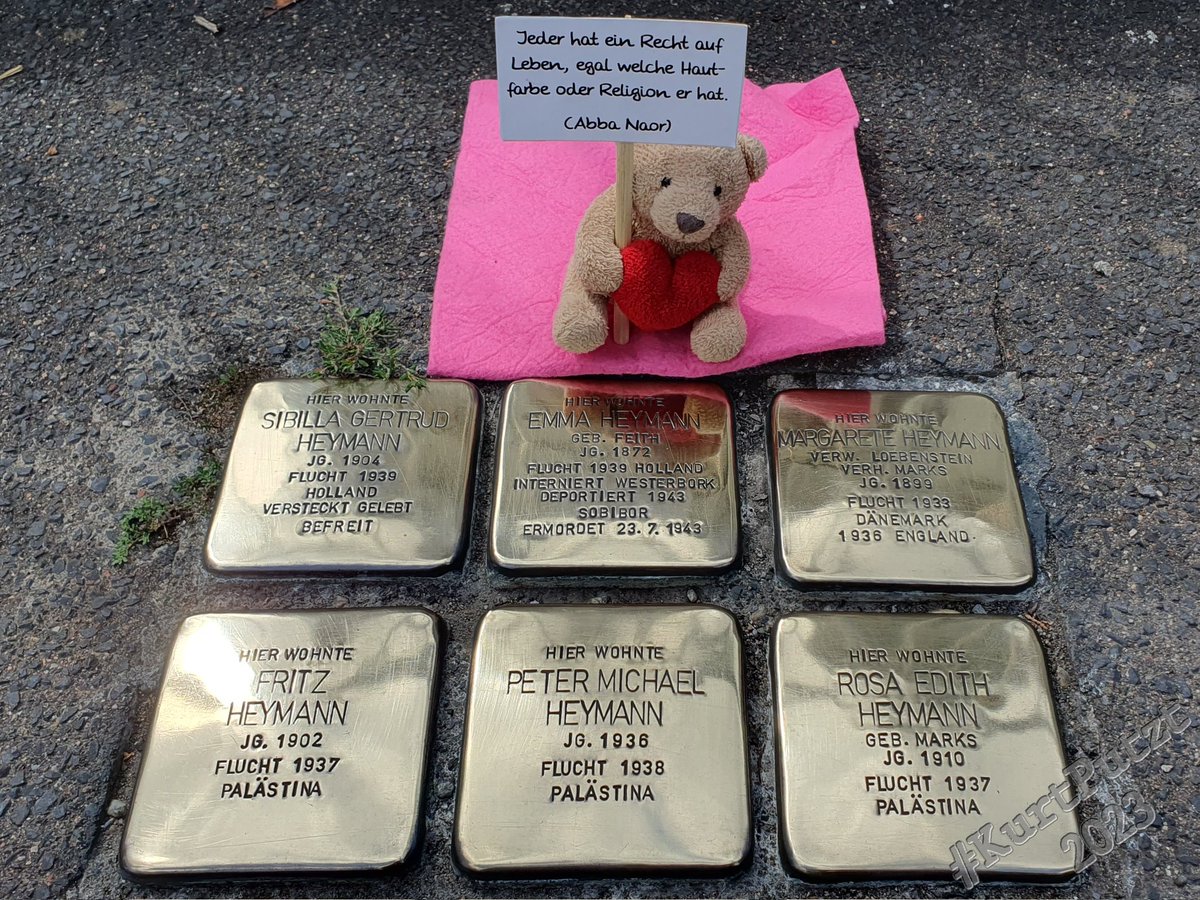 EickeTarkus's tweet photo. @HS_Akechi #Stolpersteine putze ich regelmäßig.
Unter dem Hashtag #KurtPutzt findet ihr hier &amp; bei #Instagram auch eine #Putzanleitung angeheftet, mit der ihr d. Steine auf #Hochglanz poliert bekommt.
Beispiele anbei.

https://t.co/P9ivMnX5lb

https://t.co/6a8wfi4bp1

#KeinVergessen
#FCKNZS https://t.co/YBfSBQ3nZV