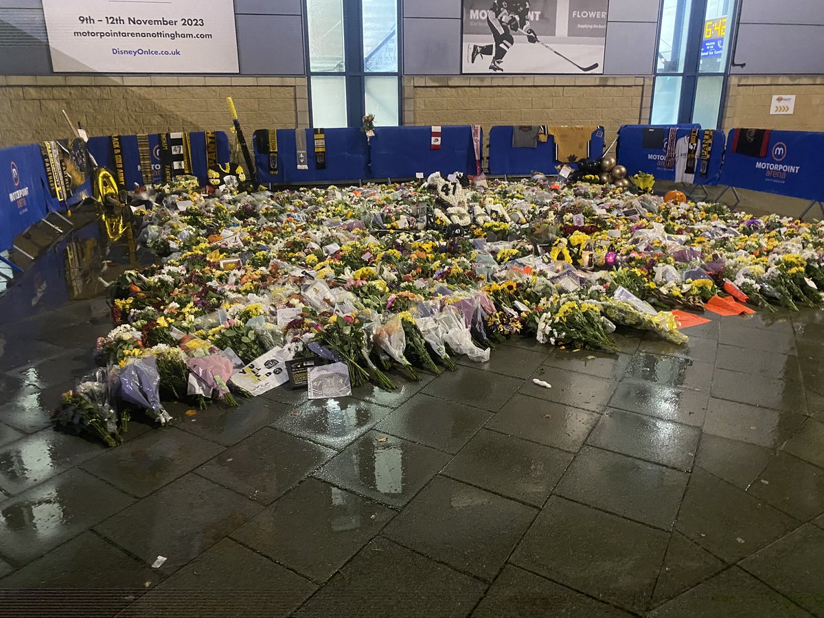 cazoliver's tweet photo. This whole week has just caught up on me and never has a needed hug from an @steelershockey fan felt so right dear Adam we are so utterly heart broken for you your family and friends RIP forever our #47 xx https://t.co/ePXE7K30Sf