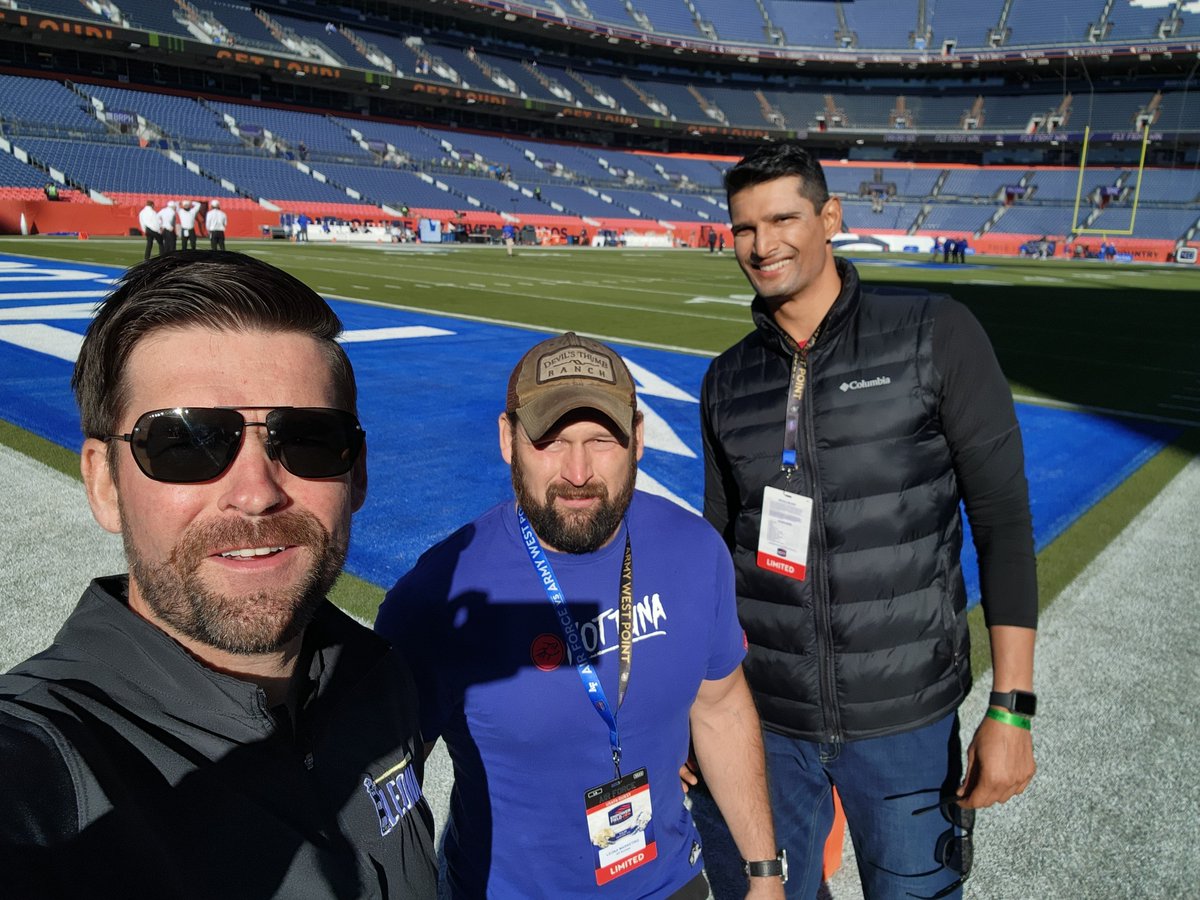 Great to be at @WestPoint_USMA vs @AF_Academy in Denver with some great friends to see some of the best in the biz on both sides! @LEONAintel @Nate_Pine @buddie